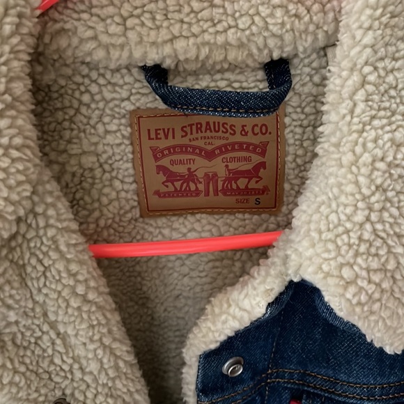 Only worn once Levi’s Sherpa jean jacket - Picture 2 of 2